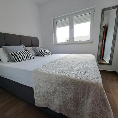 Charlie * 科马尔纳