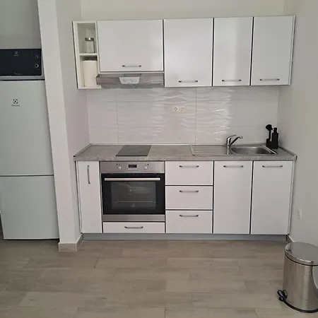 Charlie * 科马尔纳